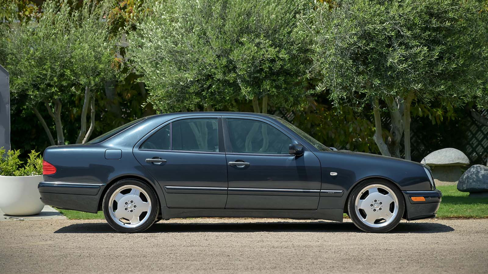 17 rare Mercedes-Benz cars in no-reserve sale