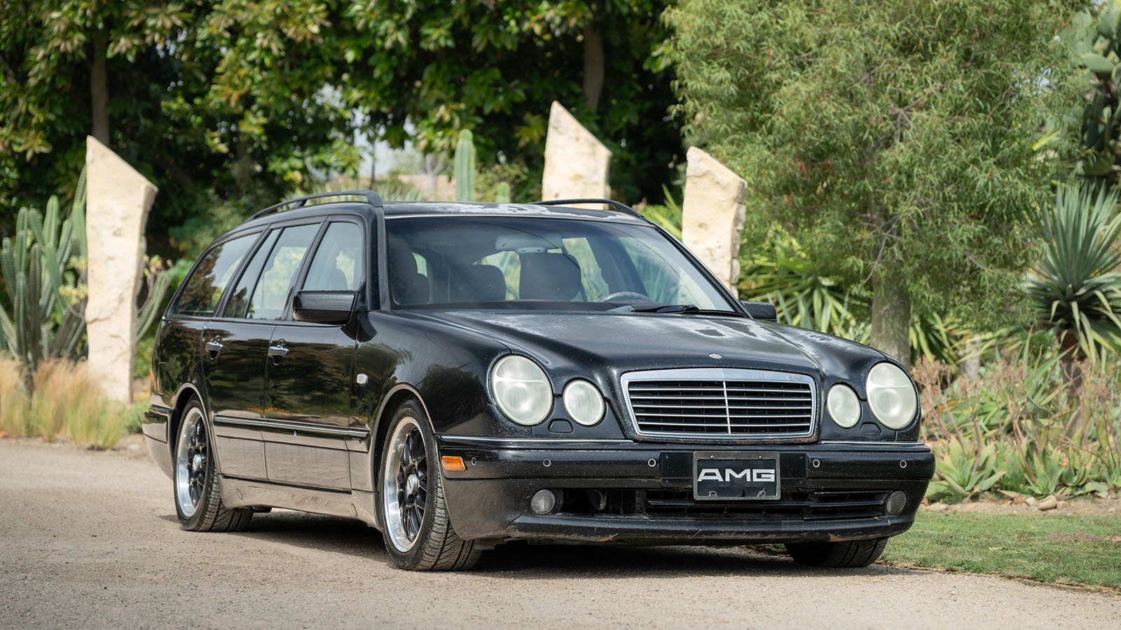 17 rare Mercedes-Benz cars in no-reserve sale