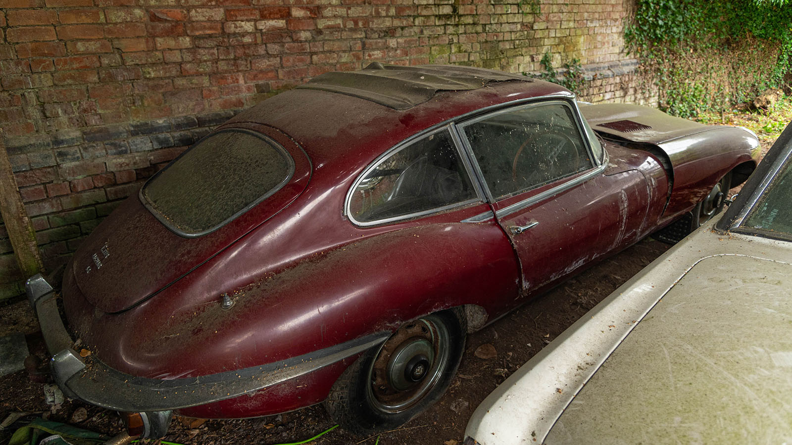 Barn-find Jaguar E-type for sale