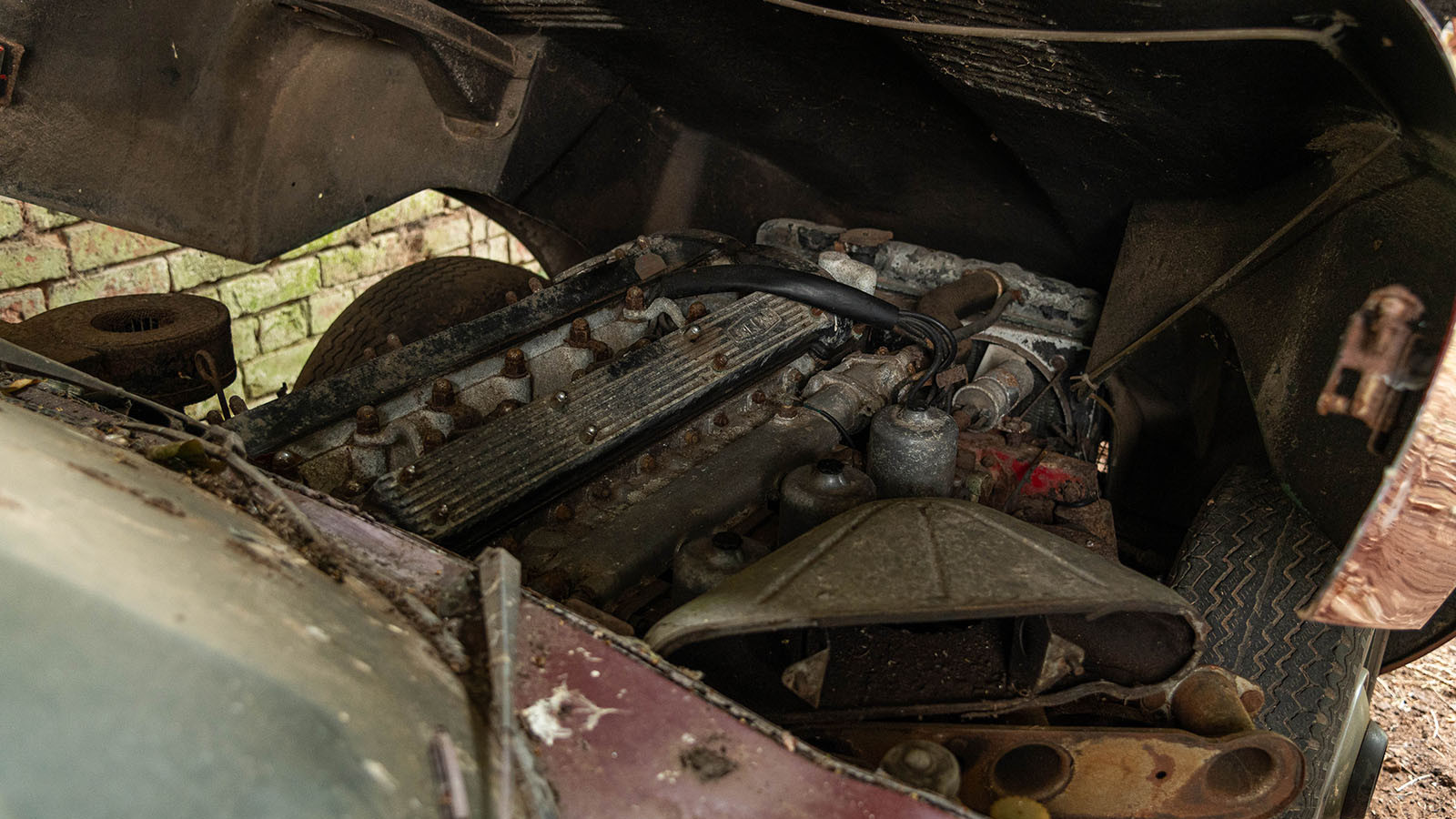 Barn-find Jaguar E-type for sale