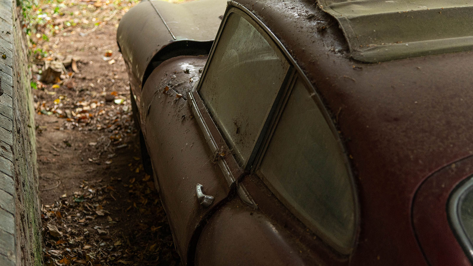 Barn-find Jaguar E-type for sale