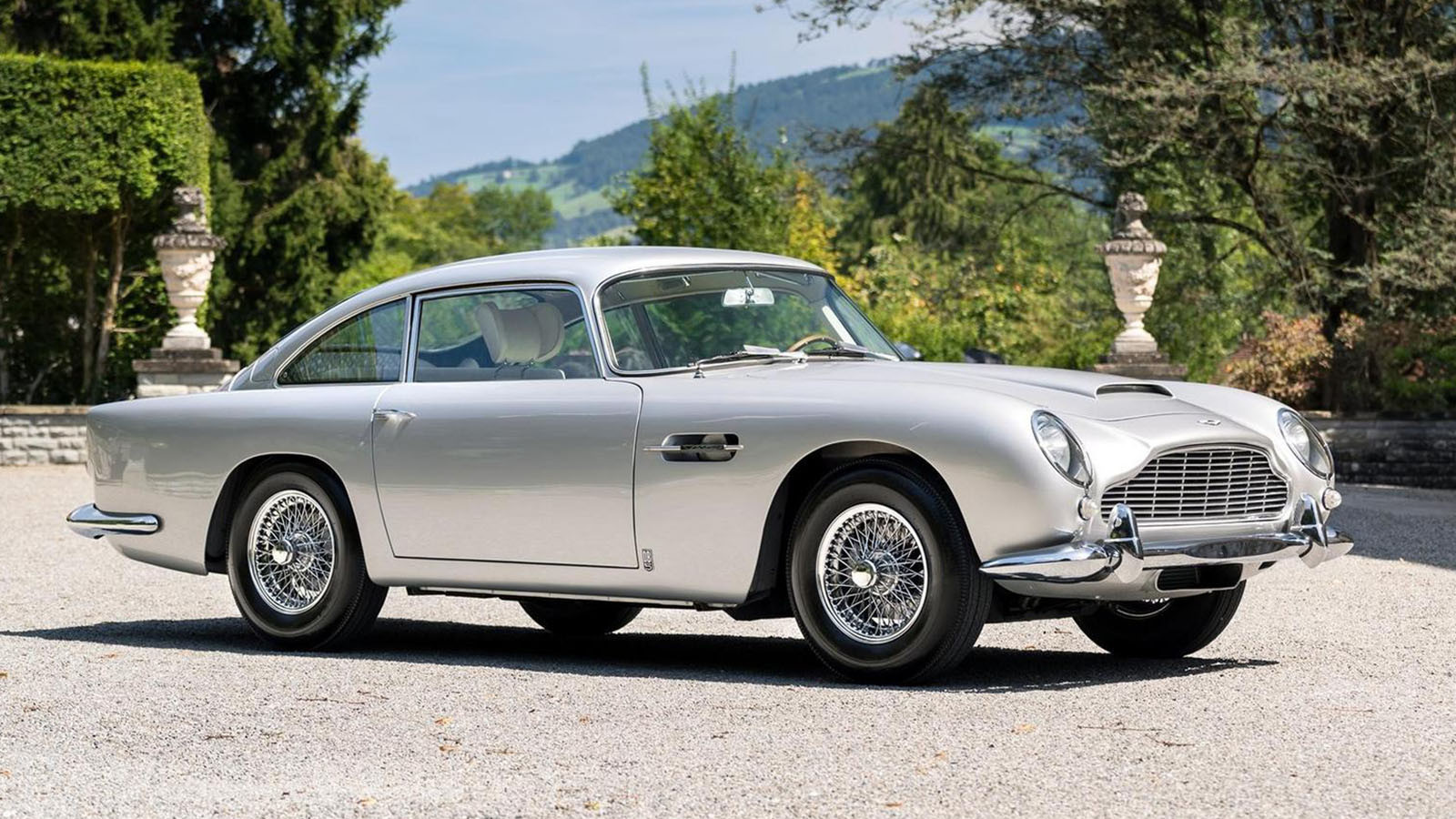 10 amazing classics in the Concours of Elegance sale