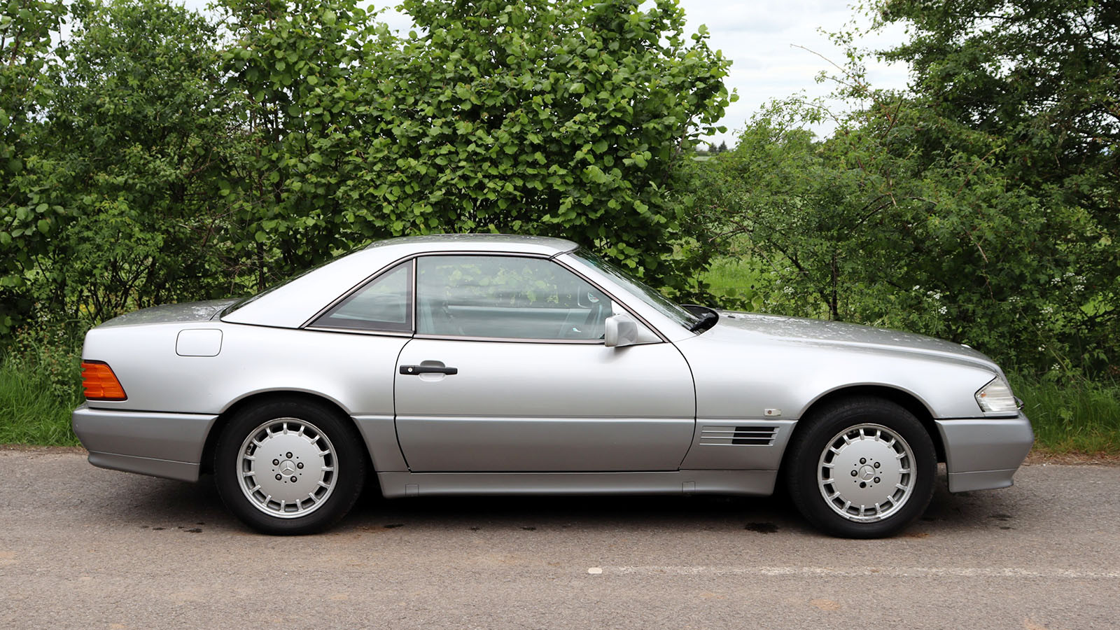 Stirling Moss’ Mercedes-Benz 500SL is for sale