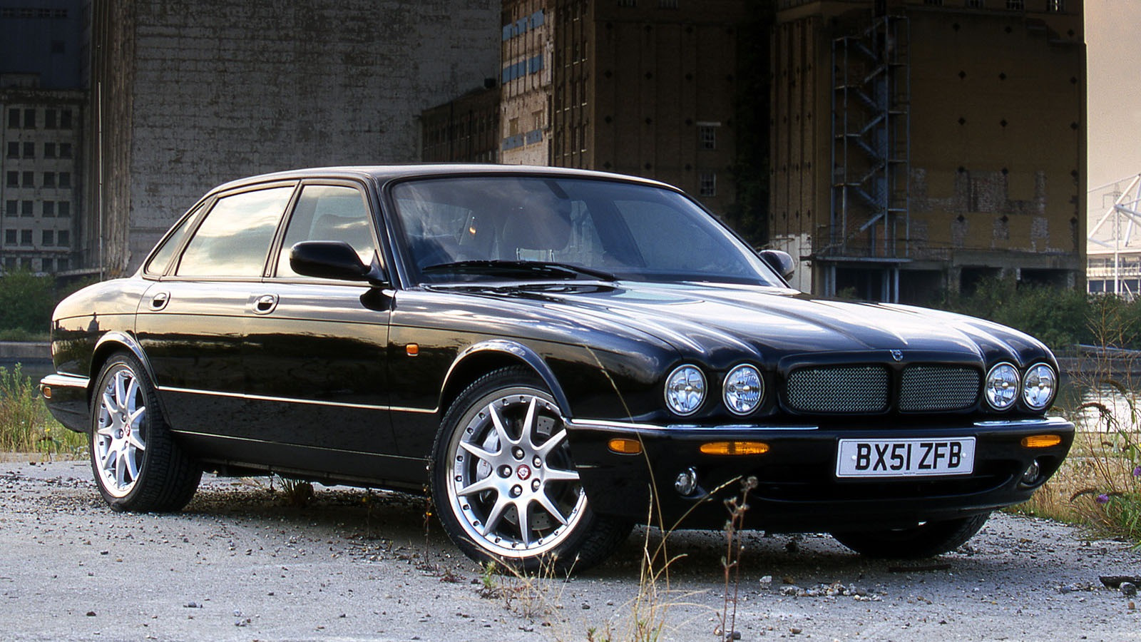 13. 1997 Jaguar XJR (X308) 